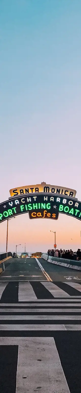 Geniesse das bunte Treiben am Santa Monica Pier
